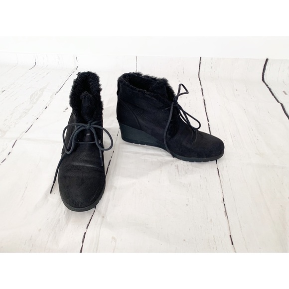 Ugg Black Suede Wedge Ankle Booties Size 8 - Picture 1 of 15